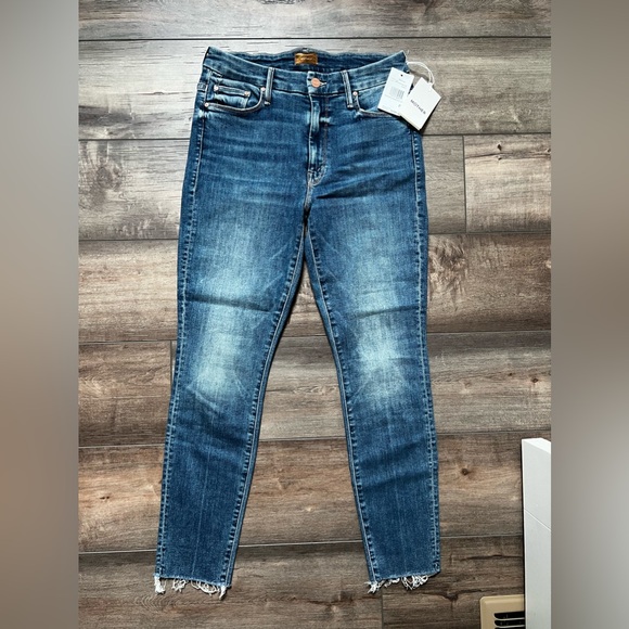 BNWT — MOTHER High Waisted Looker Ankle Fray — Size 28 - Picture 4 of 7